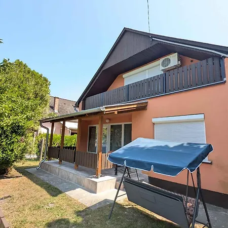 - Balaton 18403 Vakantiehuis Balatonfenyves