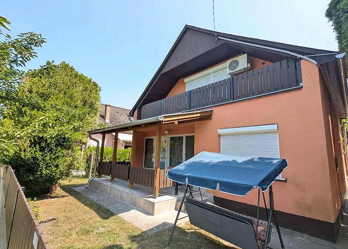 - Balaton 18403 Vakantiehuis Balatonfenyves