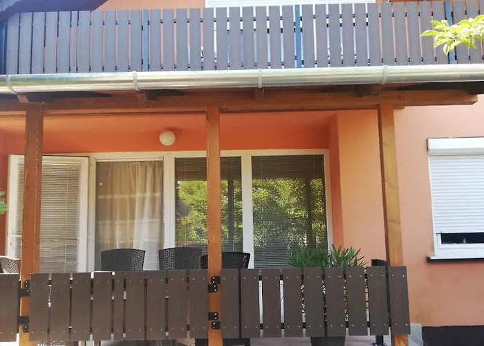 - Balaton 18403 Vakantiehuis Balatonfenyves